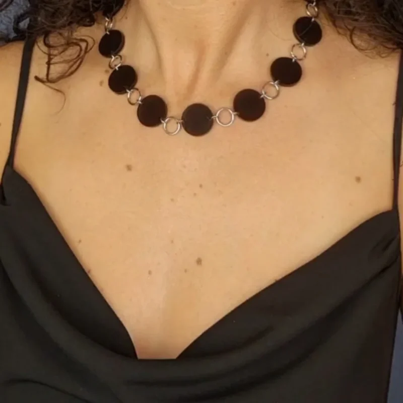 COLLIER FANTAISIE EN PLEXIGLASS Rond Noir Transparent - Argentée