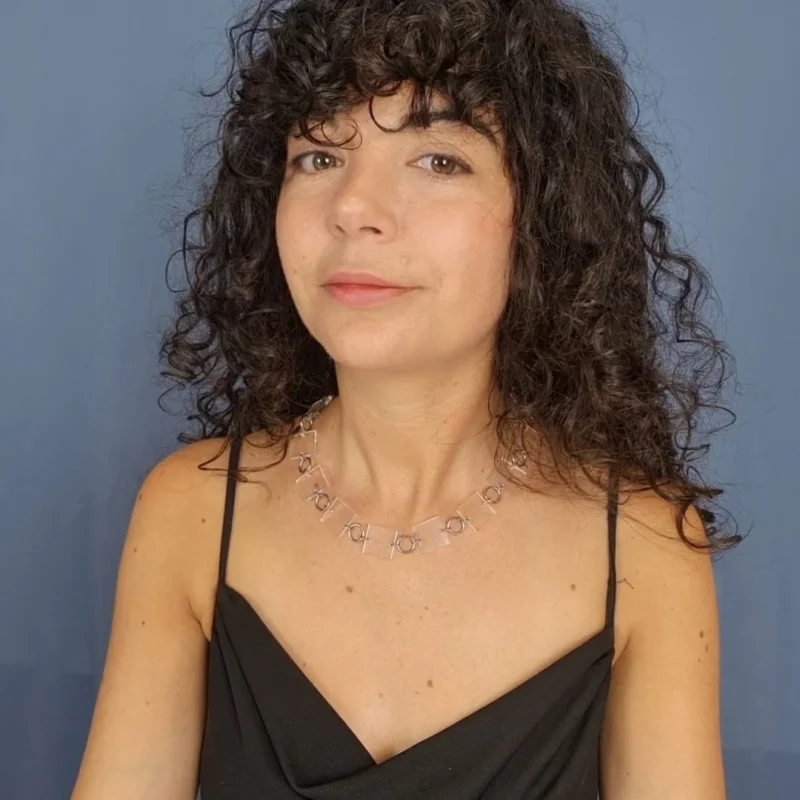 COLLIER FANTAISIE EN PLEXIGLASS Carré TRANSPARENT - Argentée