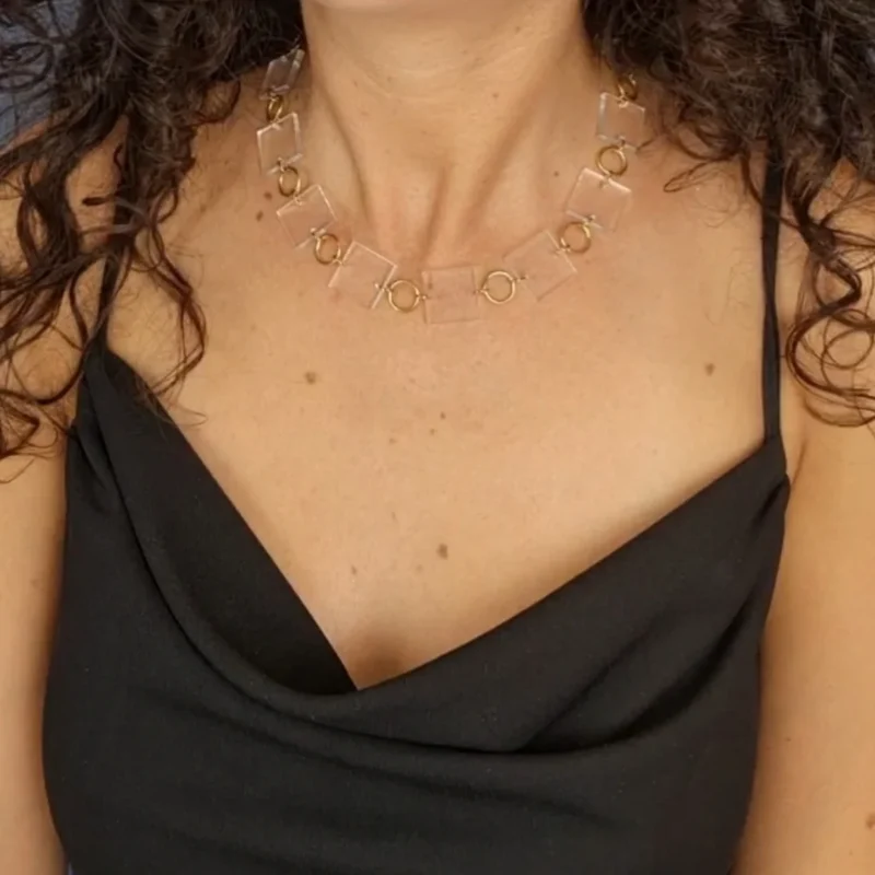 COLLIER FANTAISIE EN PLEXIGLASS Carré TRANSPARENT - Dorée